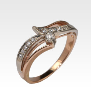 Кольцо из золота с бриллиантами Арт0101821