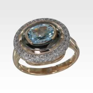 Кольцо из золота с топазом с бриллиантами Арт0601060