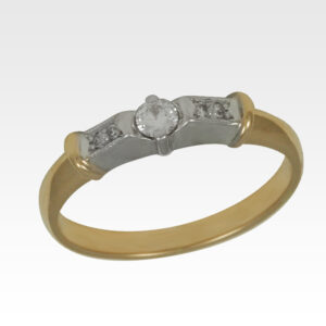 Кольцо из золота с центральным бриллиантом Арт1101409